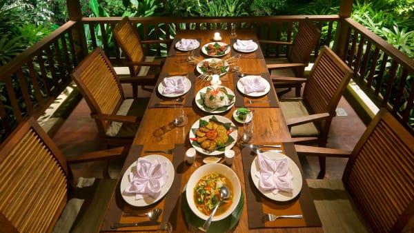 Villa Alamanda - Airy dining area